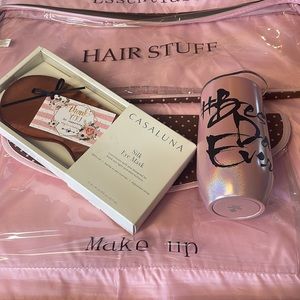 NWOT Insulated glass and sleep mask hanging toiletries bag